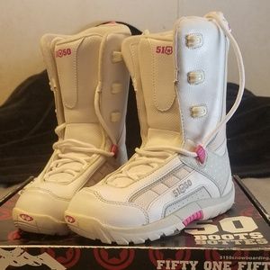 51-50 kid's snowboard boots